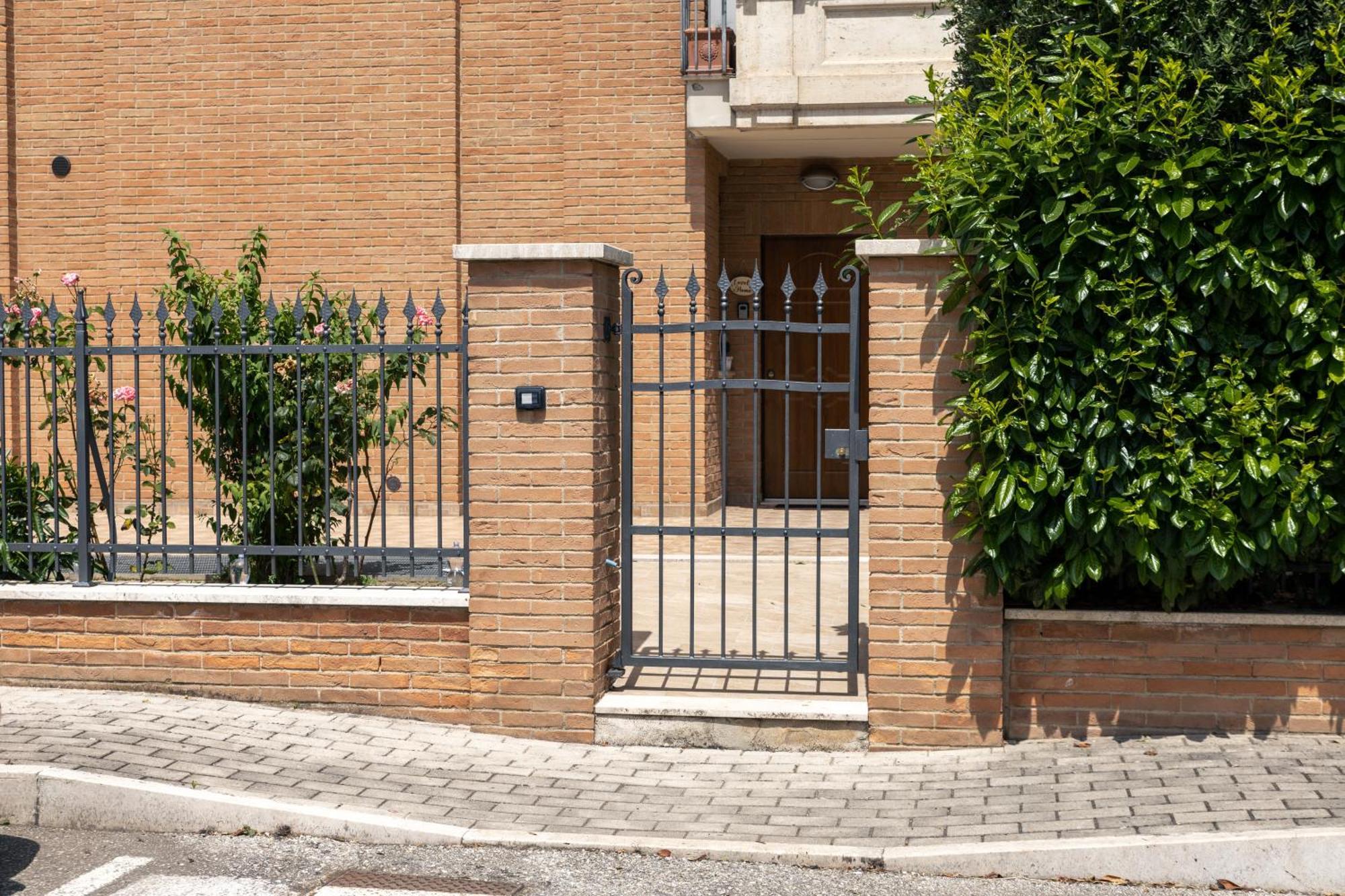 安杰利圣母Modern House With Courtyard And Parking - Assisi别墅 外观 照片